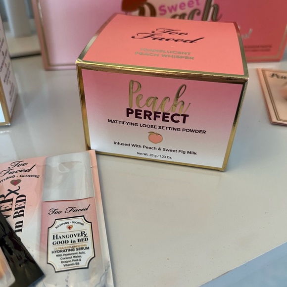 Too faced sweet peach collector set limited edition NEW eyeshadow, foundation - Picture 4 of 4